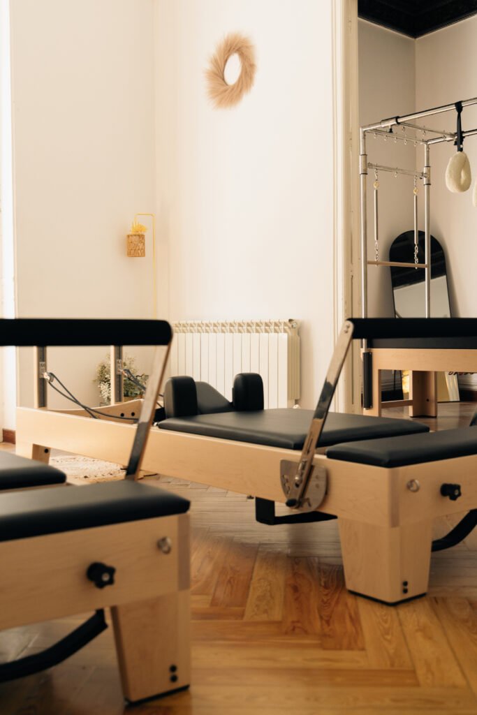 Pilates temple pilates maquinas reformer Temple Pilates studio, offering personalized Pilates sessions with advanced equipment in a calm and professional environment