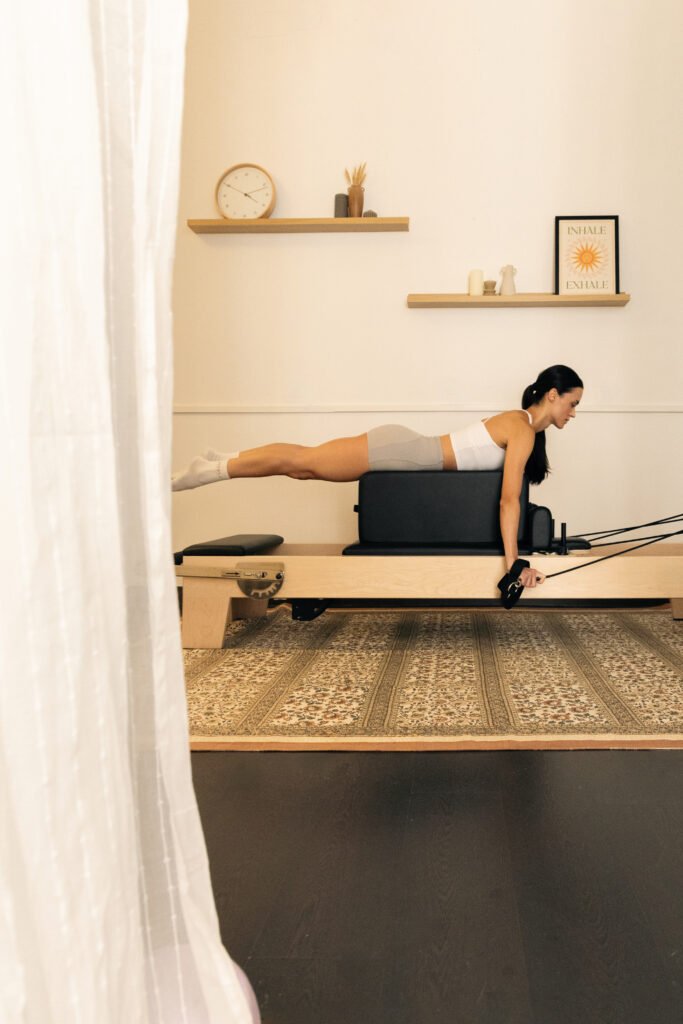 Pilates temple pilates maquinas reformer Temple Pilates studio, offering personalized Pilates sessions with advanced equipment in a calm and professional environment